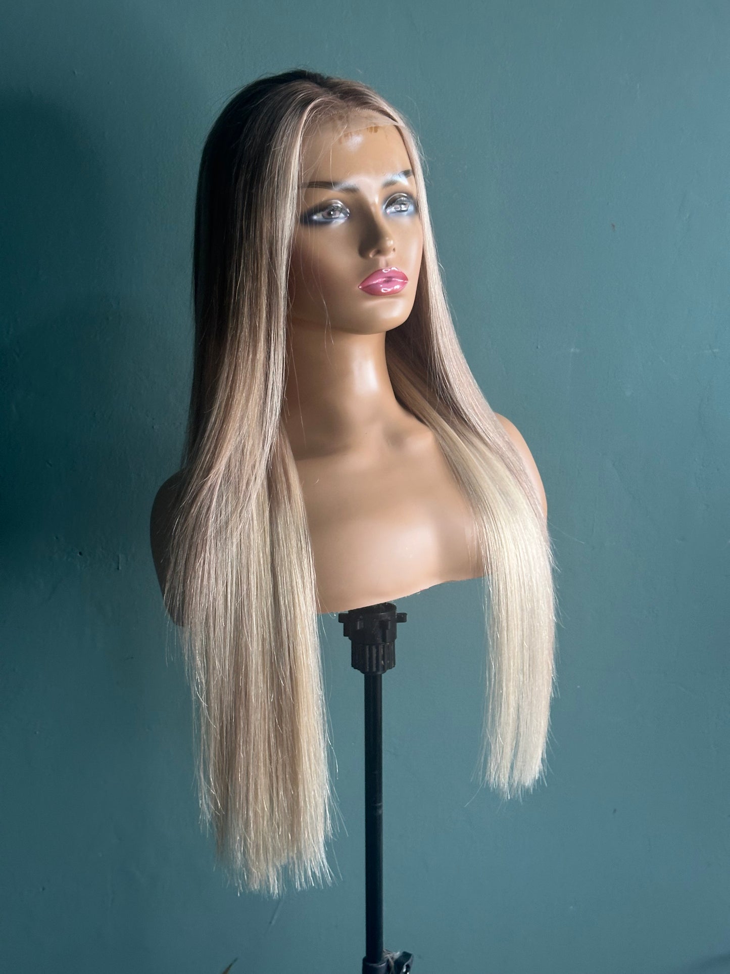 Merel - Soft beige blonde balayage wig